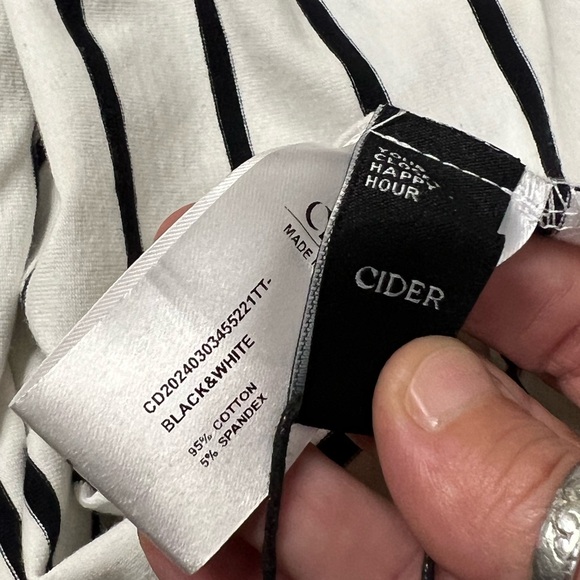 Cider Medium Top Pair NWT Summer Vacay Vibes 🏖️🚢 - Picture 7 of 11